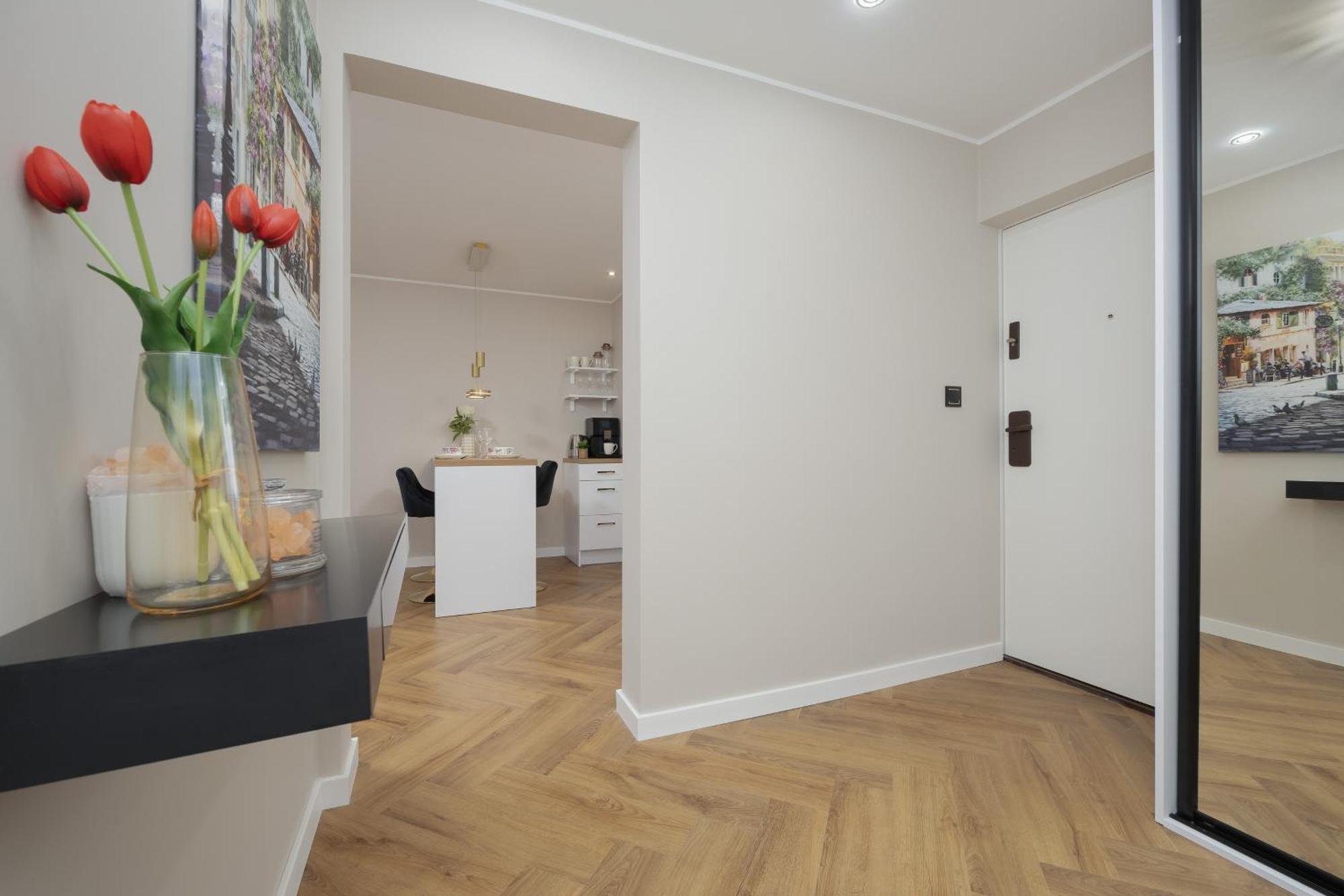 Tasteful Grzybowska Near Centre By Renters Apartment *